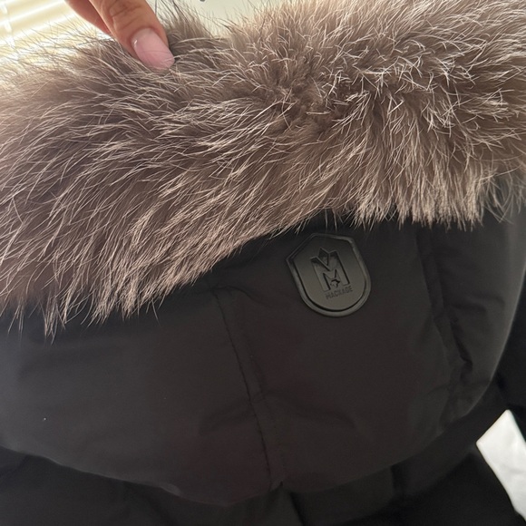 ADALI Down coat with silver fox fur Signature Mackage Collar
Small - Picture 6 of 6